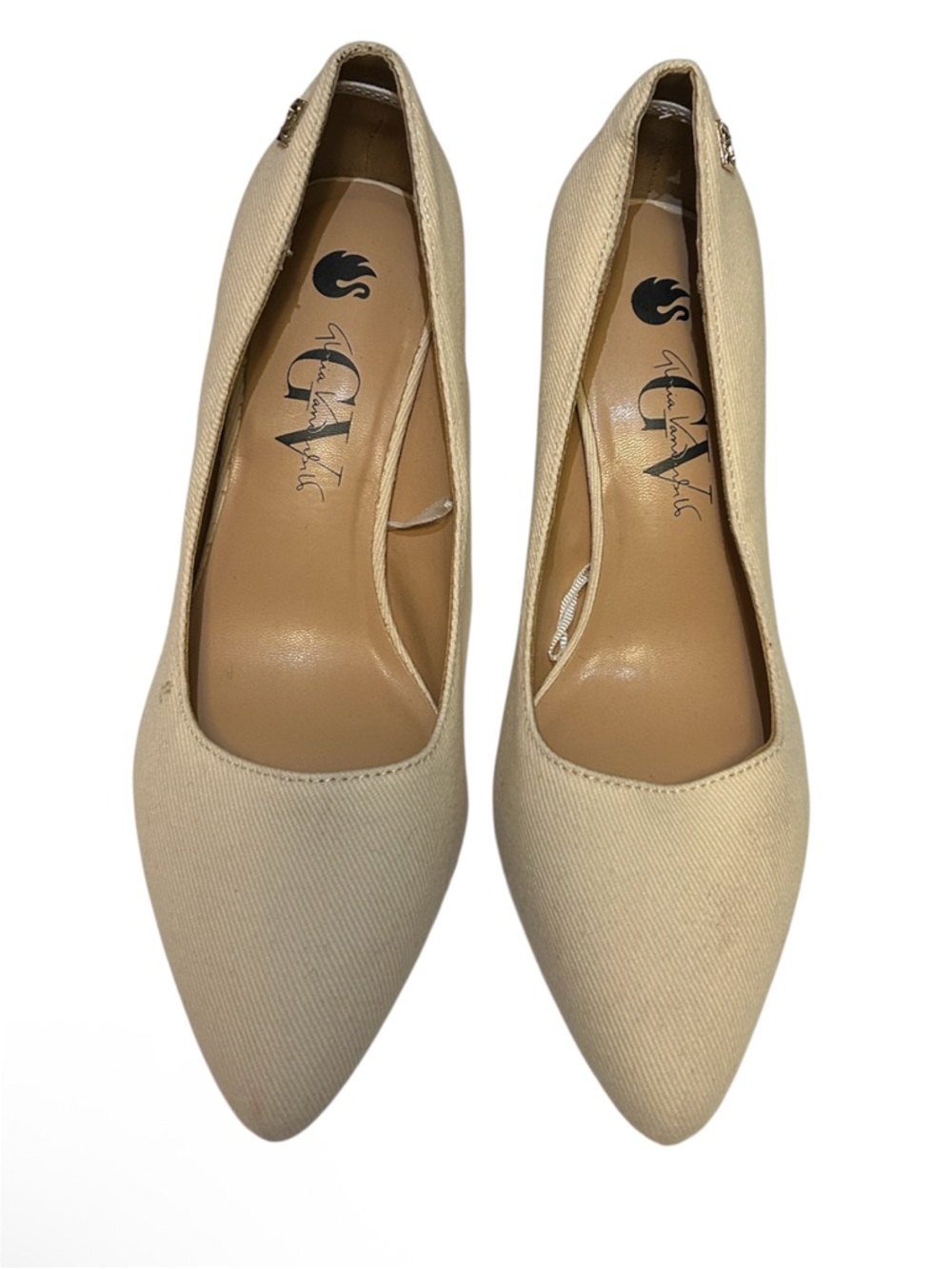 Gloria Vanderbilt Cream Pointed-Toe Women's Pumps